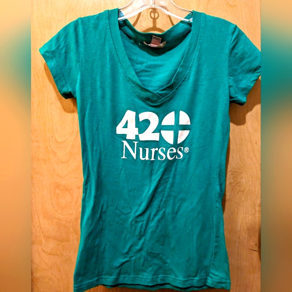 420Nurses V neck T-shirt